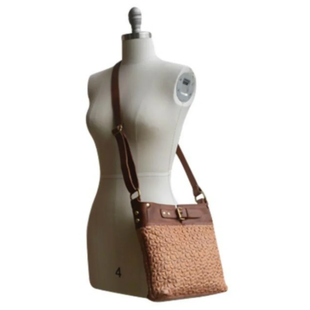 NWT Anabaglish Quilted Leather Crossbody Bag - Picture 3 of 4